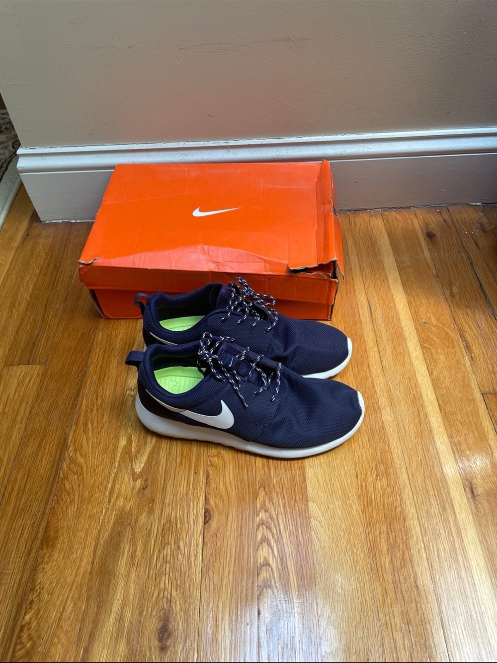 Nike Men’s Navy Sneakers with White Swoosh